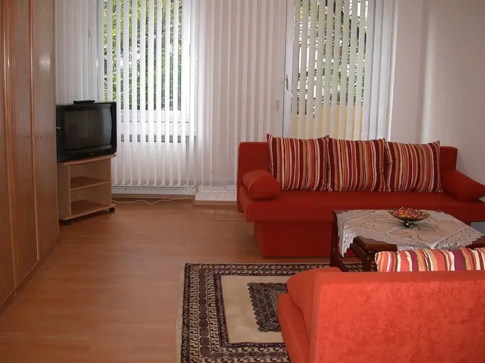 Apartments in Neuklln - photo 2