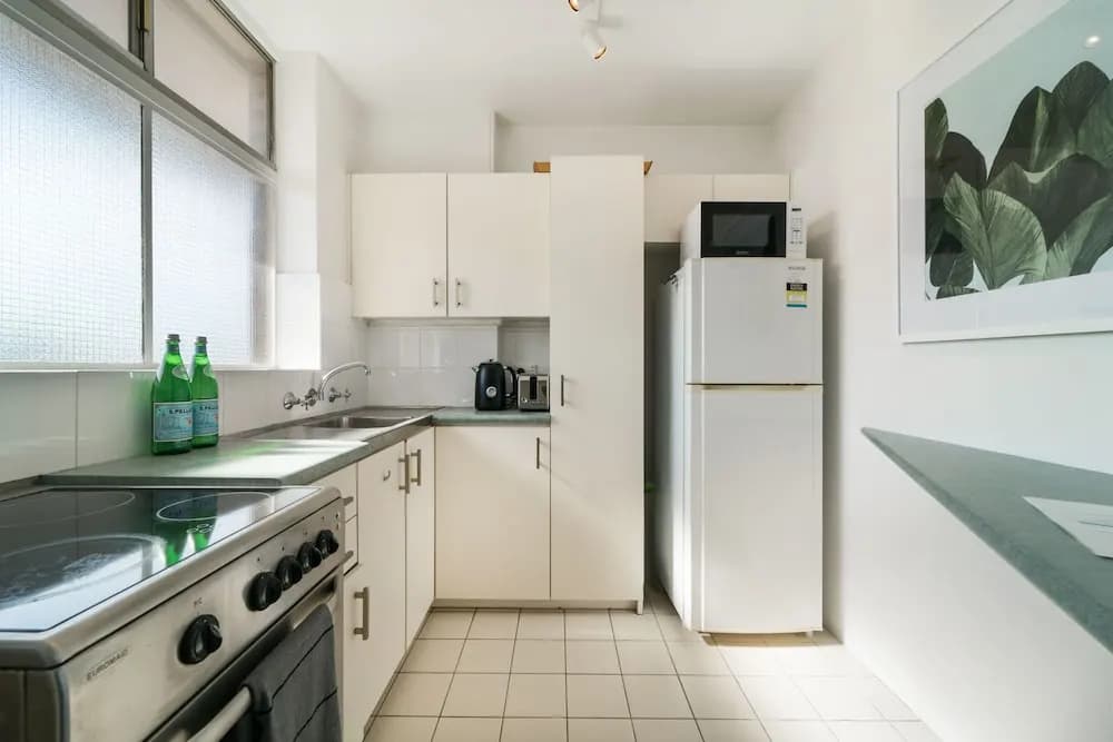 Bright And Sunny Studio Apartment - photo 10
