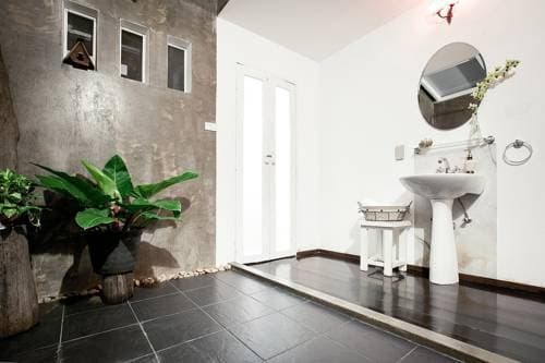 Littlest Guesthouse - photo 8