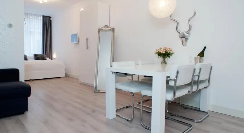Amsterdam Suite 2 Stay - photo 3