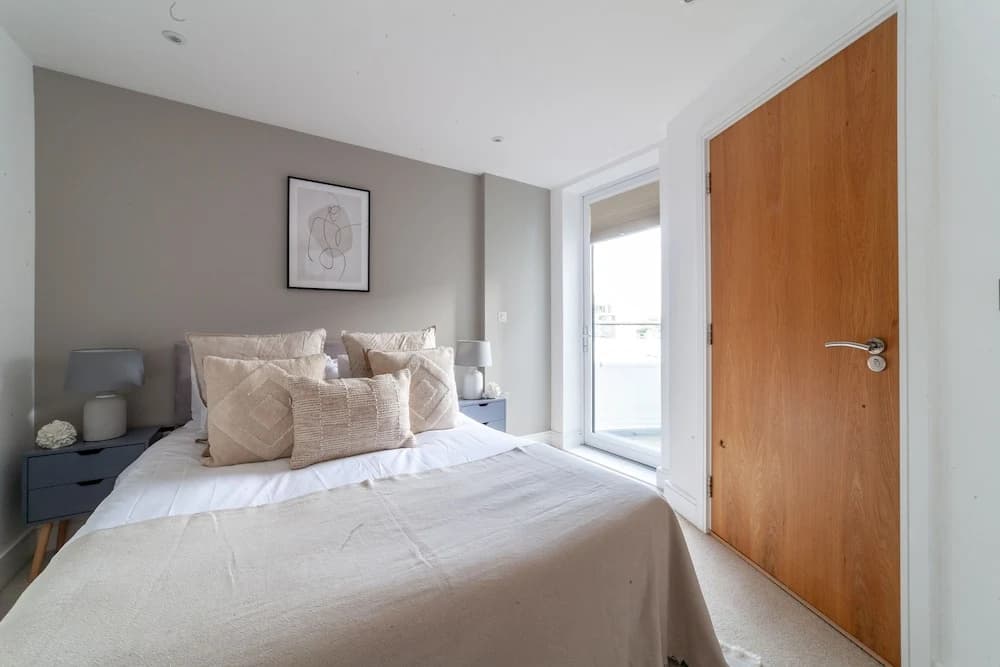 3 Bed Flat by Limehouse Basin - photo 3
