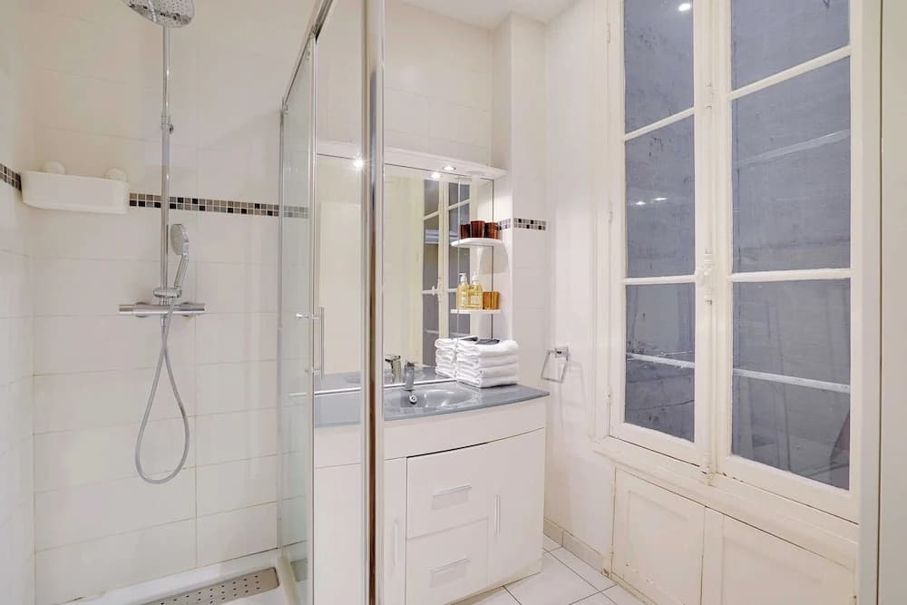 Charming Apartment- 2br-4p- Parc Monceau - photo 12