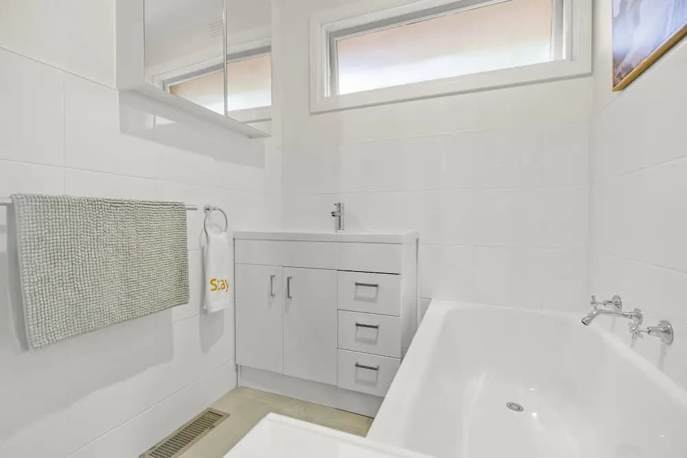 StayAU 2BRM Beach Family House Hampton - photo 18