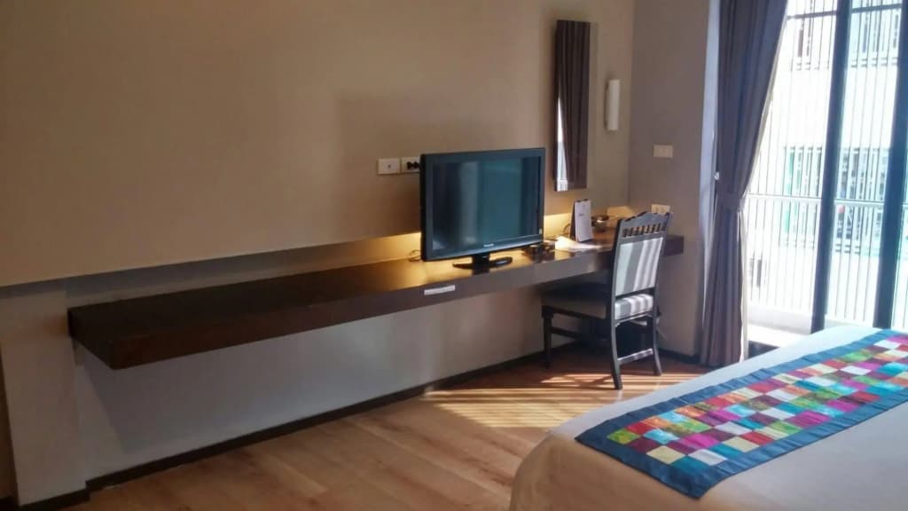 At One Inn Hualamphong Hotel - photo 5