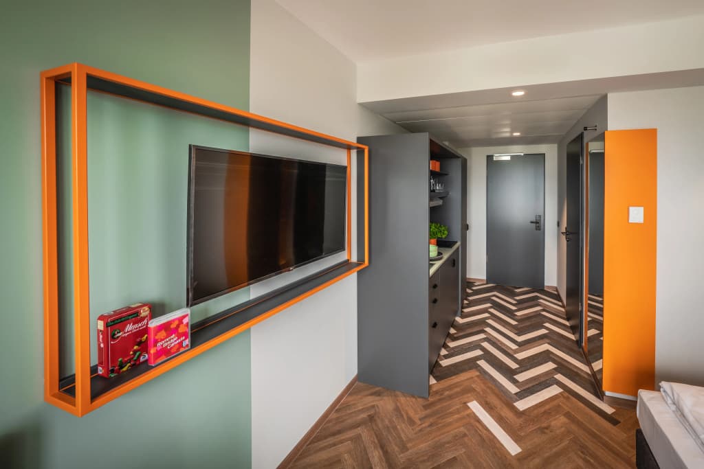 LOGINN Hotel Berlin Airport - photo 2