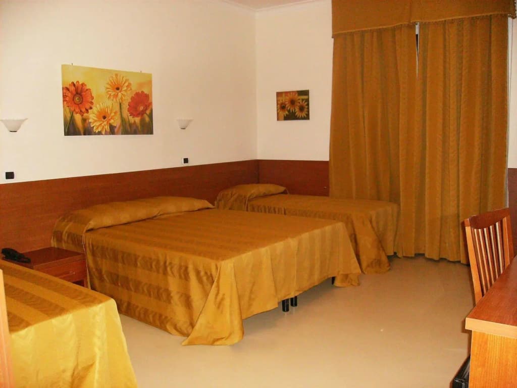 Hotel Everest - photo 2