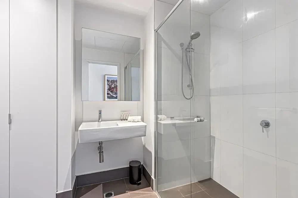 Pristine 2-bed Unit With Beautiful City Landscape - photo 9