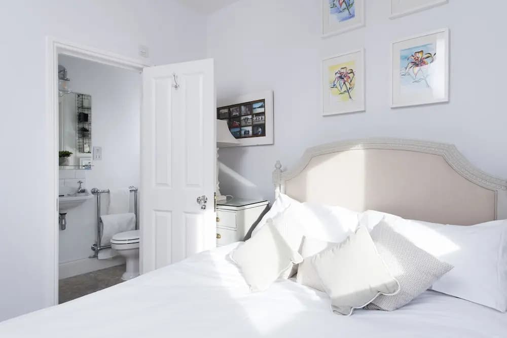 Beautiful 2BR Split Level Fulham Apartment - photo 6