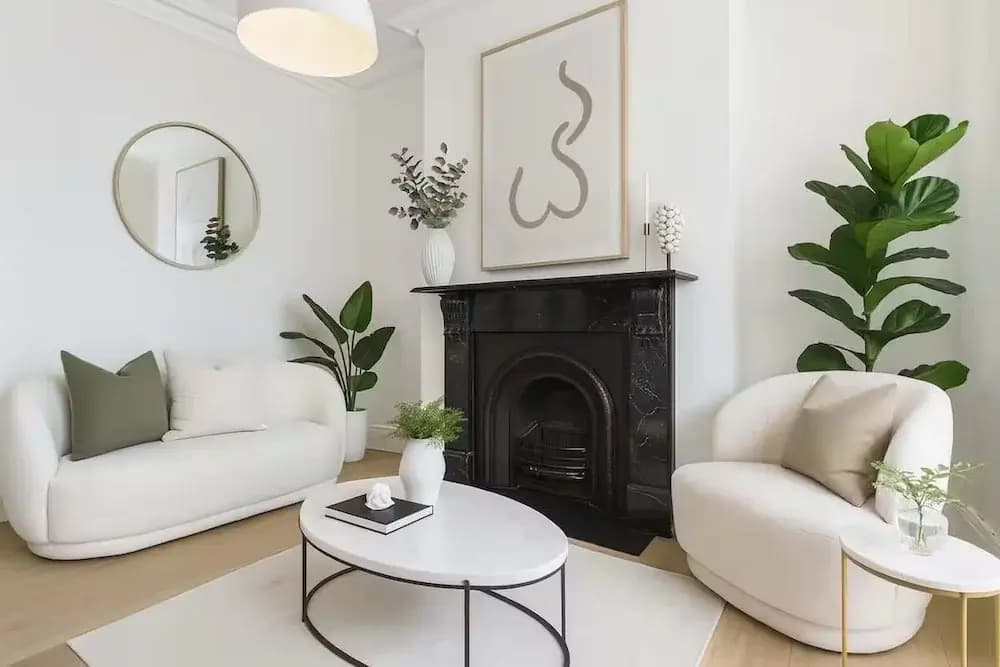 Stylish 4BR City Retreat - photo 13