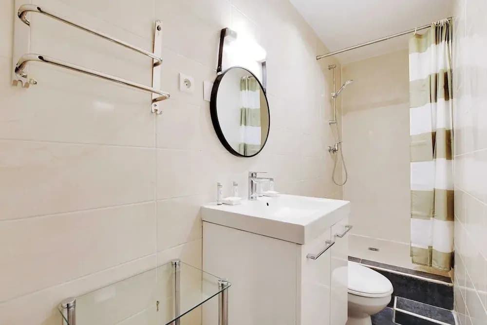Urban Chic Apartment in Central Paris - photo 6
