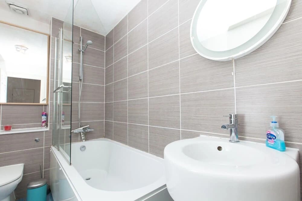 Ideal Fringe Base: Great Value + Free Parking! - photo 6