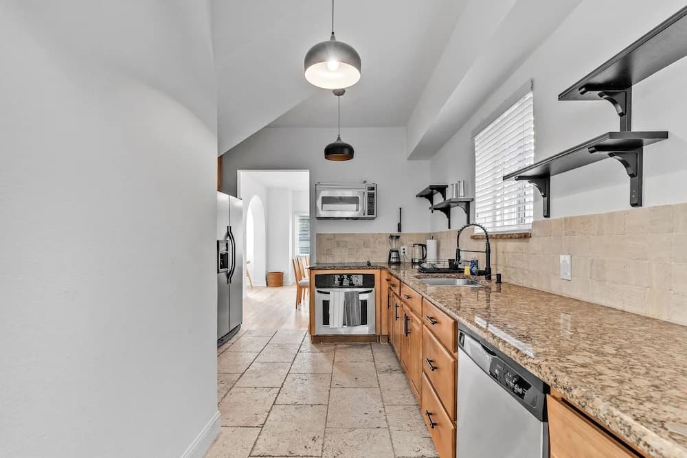 Stylish & Modern 4BD Home - photo 15