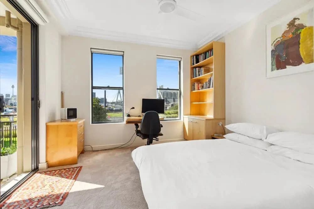 Elegant Stay in Balmain With Pool Access - photo 3