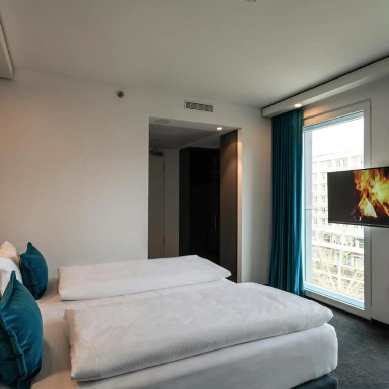 Motel One Berlin-Alexanderplatz - photo 49
