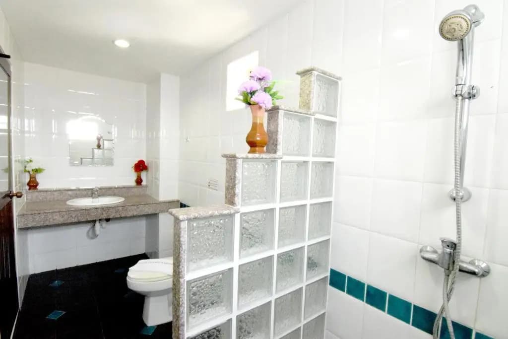 Dengs Kamala GuestHouse - photo 6
