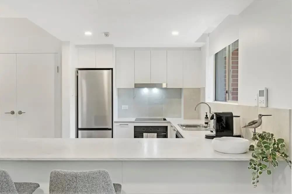 Kozyguru | Camperdown | Cozy 2-Bed Apt + Parking - photo 14