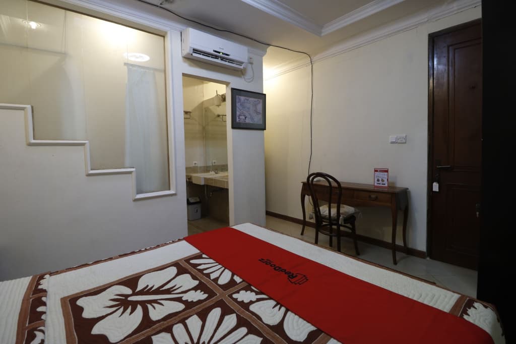 RedDoorz Plus @ Jalan Dharmawangsa - photo 3