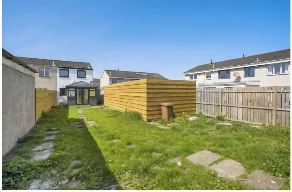 2-Bedroom Home with Parking and Garden - photo 1