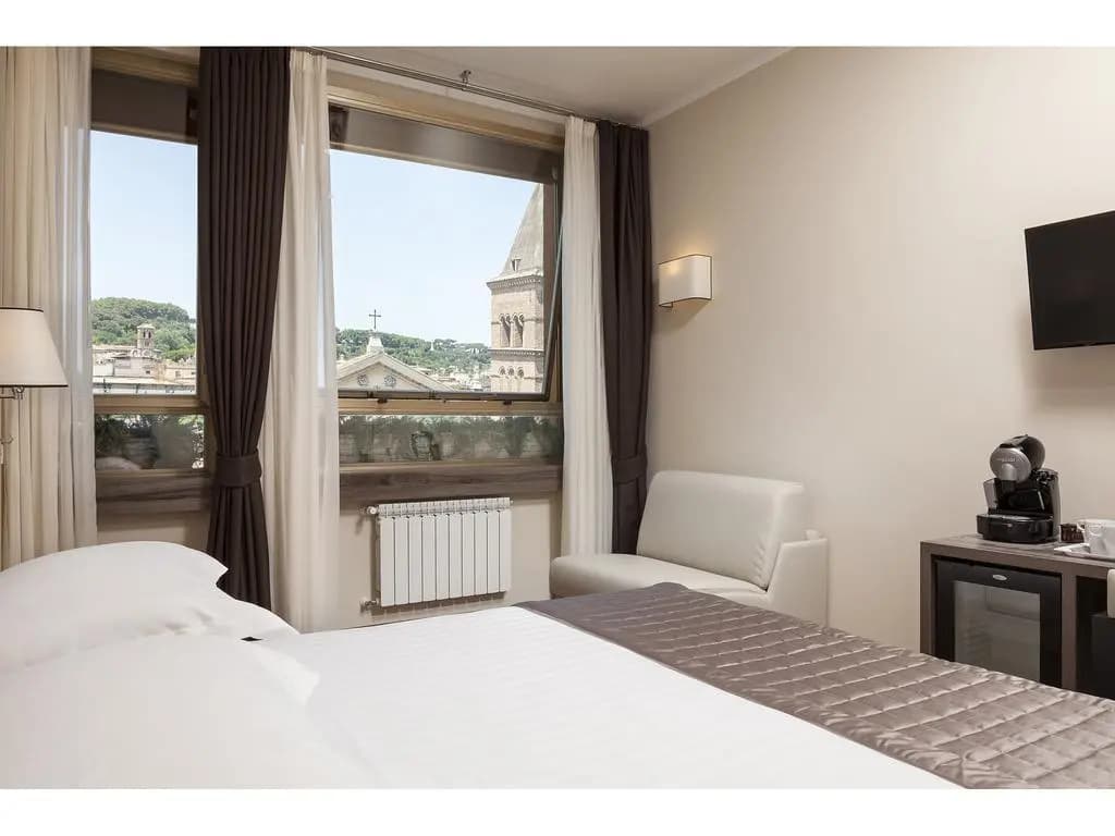 Window on Rome - photo 6