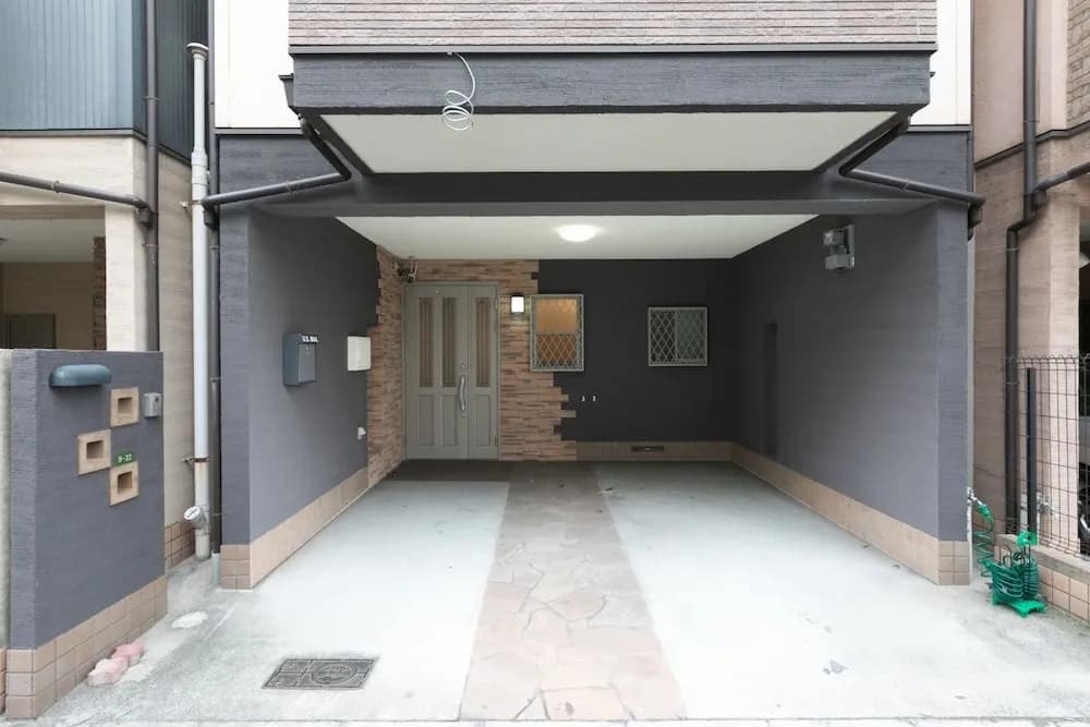 Universal House - main photo