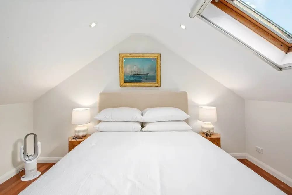 Stylish 2-bed House With Private Courtyard - photo 14