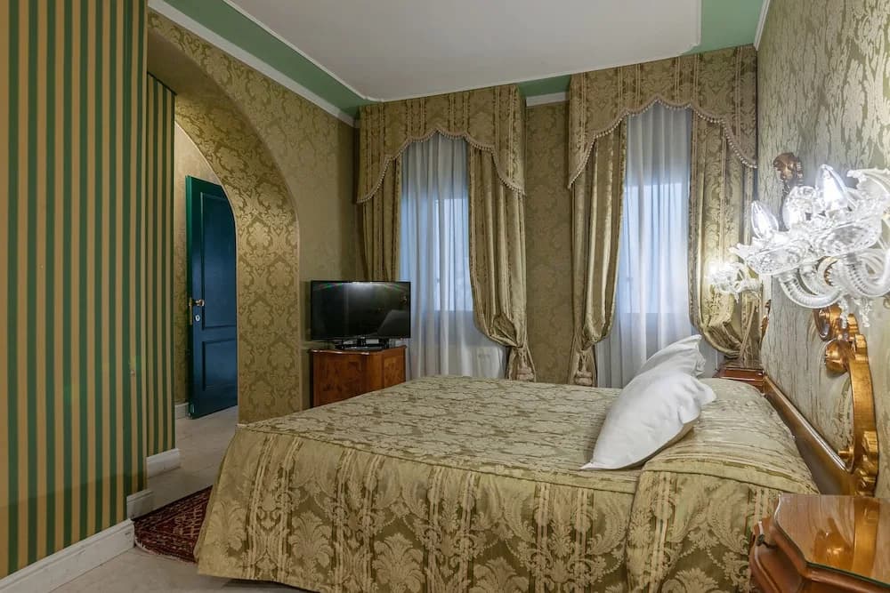 Hotel Al Ponte Antico - photo 9