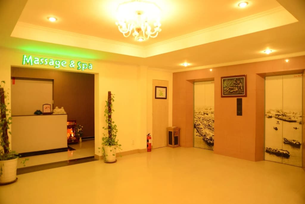 Saigontourane Hotel - photo 2