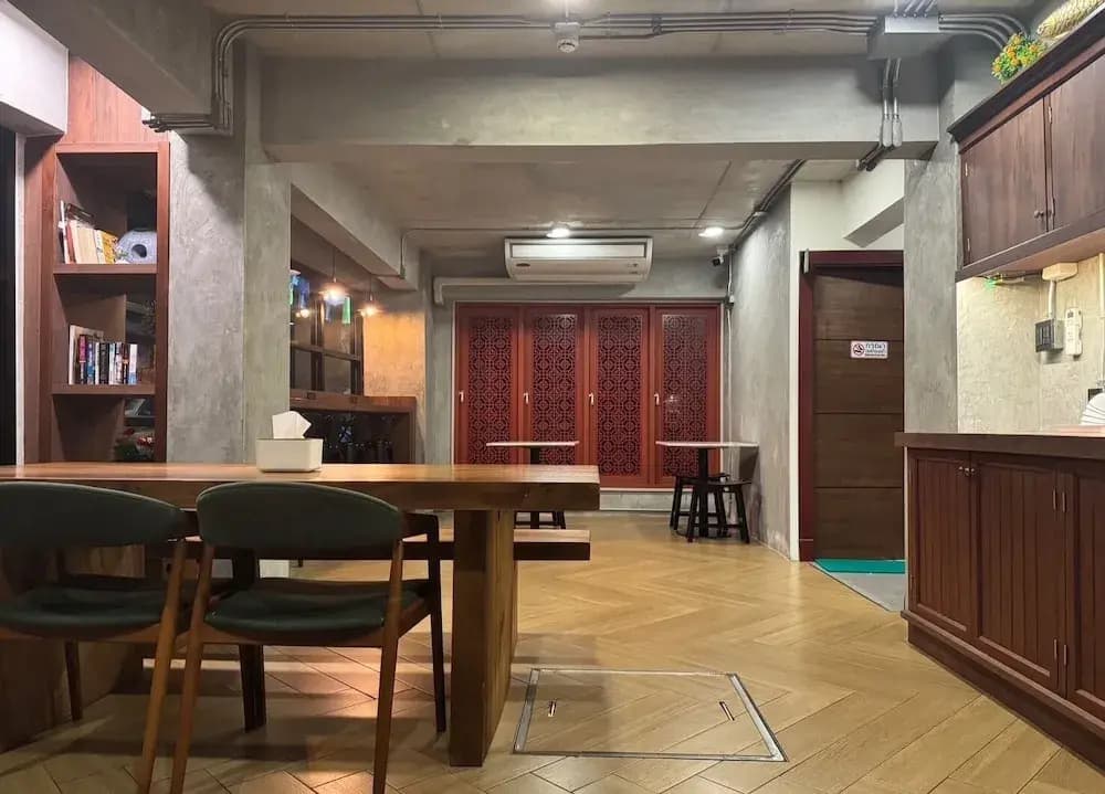 N5 Ratchawong Hostel - photo 21