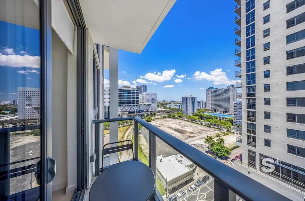 Skyline Views 1BR in - Rooftop pool - photo 7