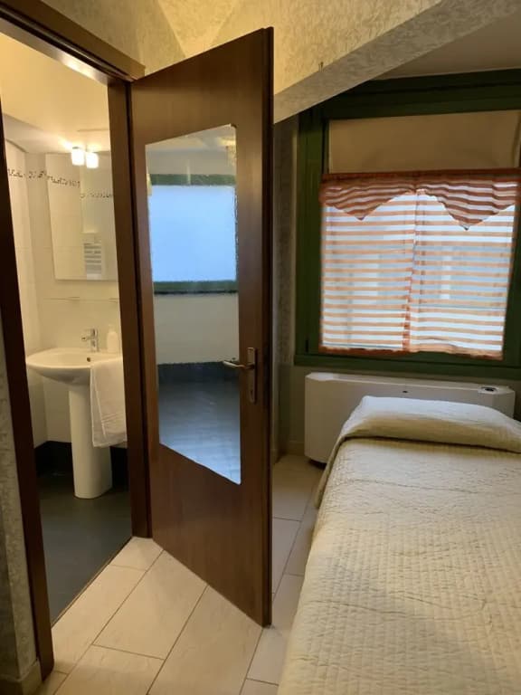3 pax Studio, Month to Month Lease, Utility Costs Included - photo 6