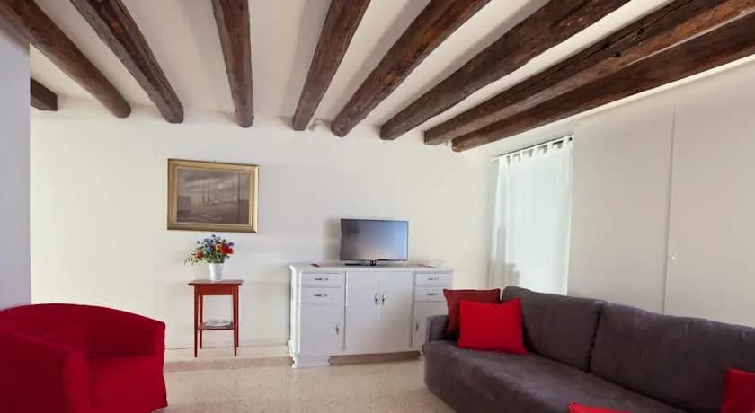Casanova Garden Apartment - photo 6