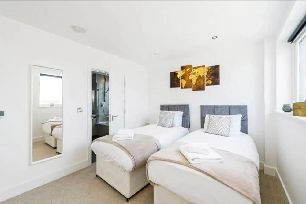 Flying Butler Greenwich Apartment - photo 5