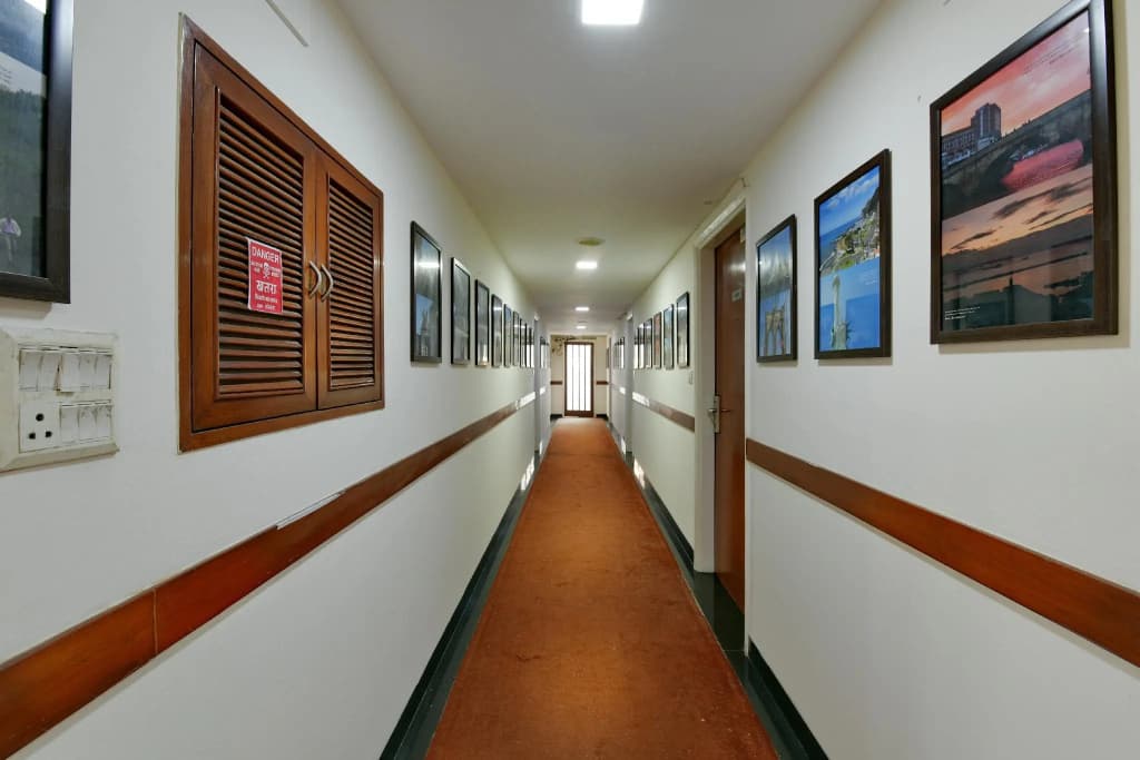 Hotel Divine Inn - photo 10