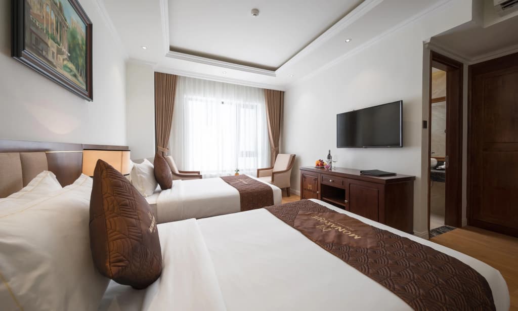 Monarque Hotel - photo 3