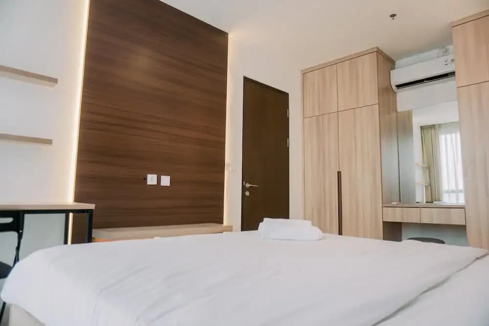 Spacious And Warm 2Br At Ciputra World 2 Apartment - photo 2