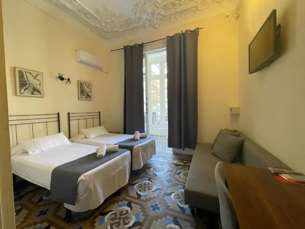 Hostal Balmes Centro - photo 23