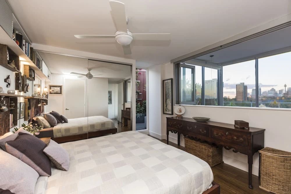 Loft Penthouse With Startling City Views + Parking - photo 2
