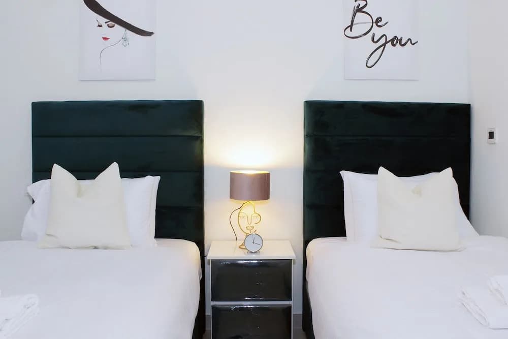 Luxury StayCation - Tranquil Retreat With Beautiful Park Views - photo 3