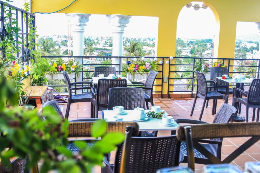 OYO 153 L&M Hotel - photo 16