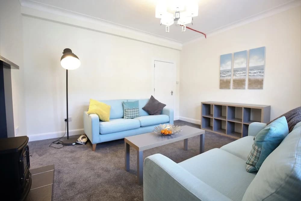3 Bedroom Flat in Edinburgh - photo 8