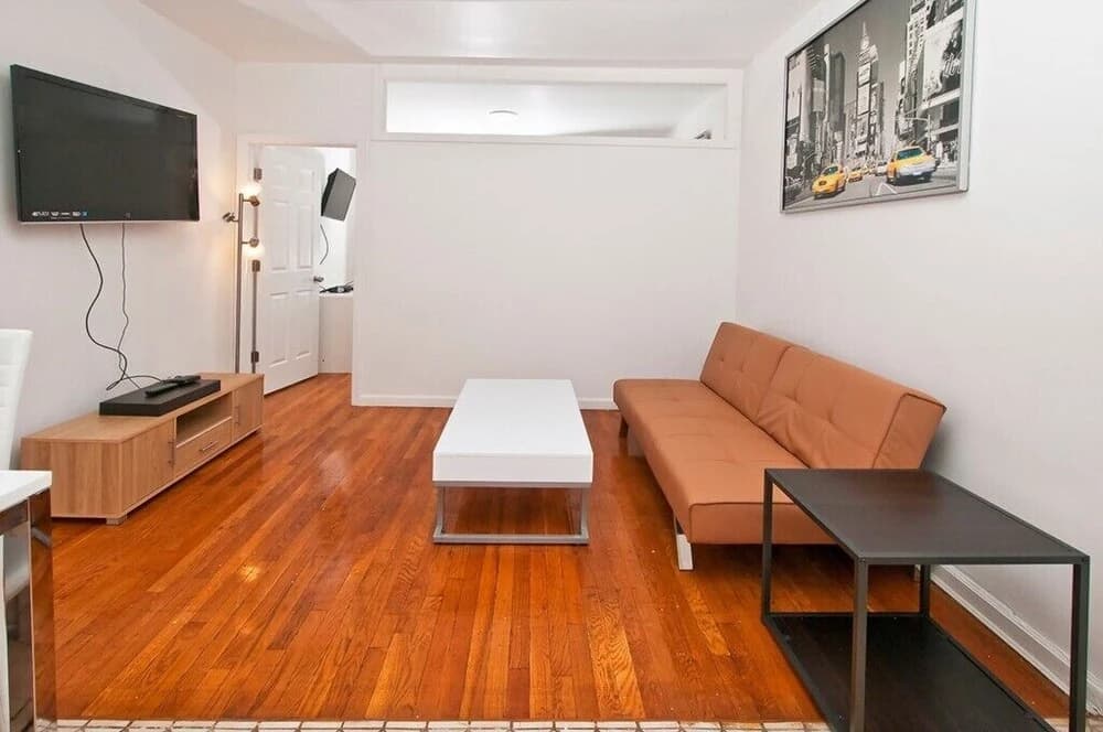 Renovated 2 BR on Upper East Side - photo 15