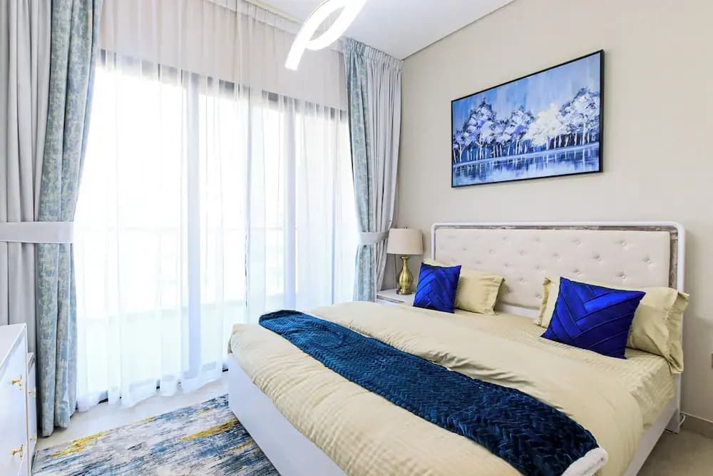 Spacious 2BR Apt Maids Elegance - photo 2