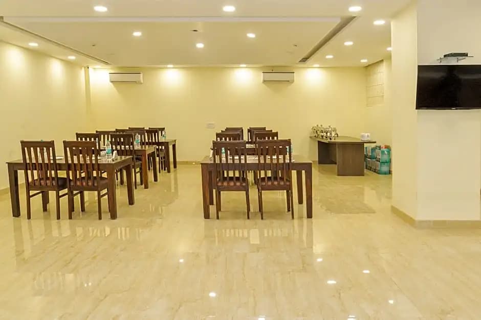 Capital O 12674 Hotel Grand Suites - photo 15