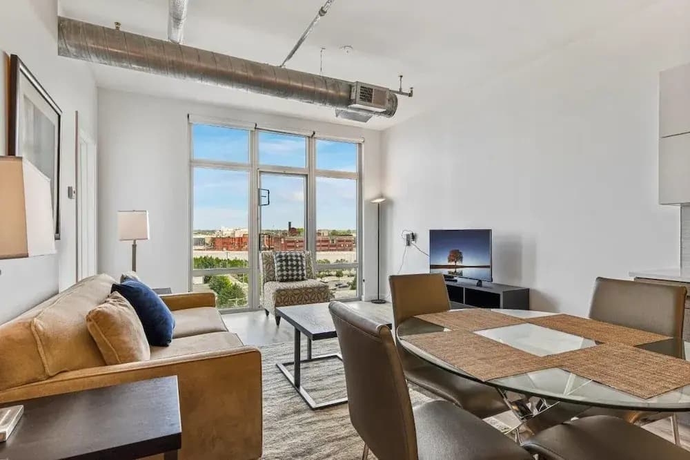 Sunset Boulevard Apartments - photo 6