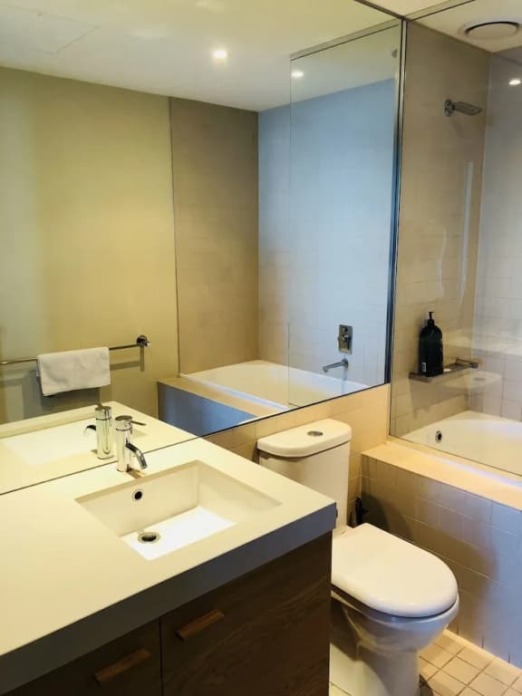 Astonishing Docklands View Deluxe Room - photo 10