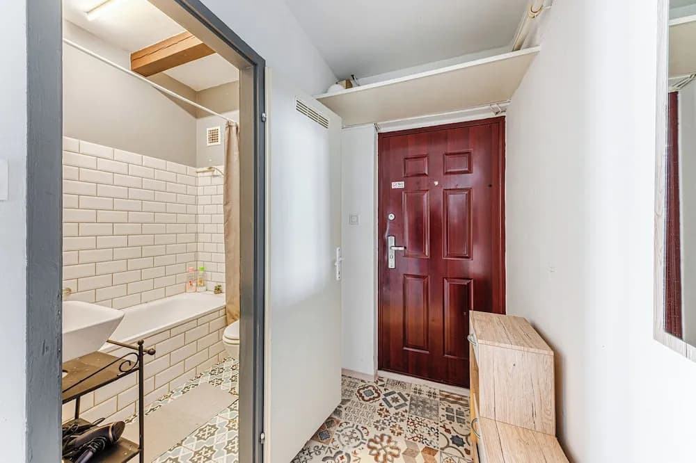 Cozy Nest Hideaway With A/C - photo 4