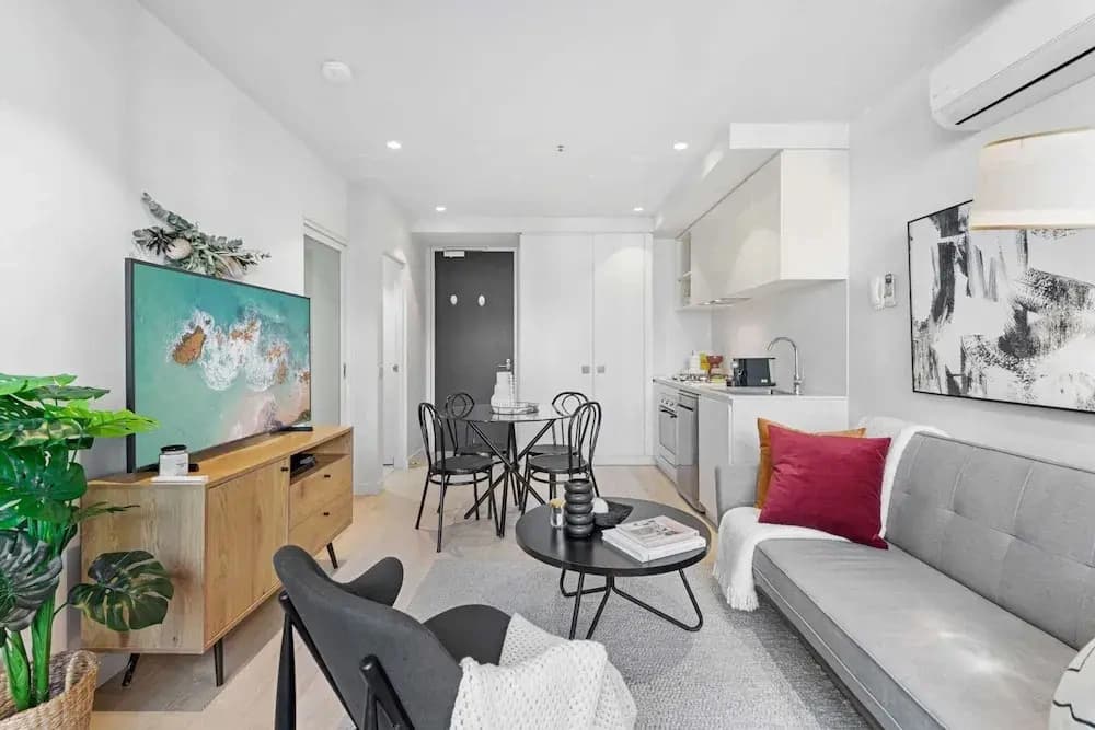 Charming 1-bed Apartment With a Balcony - photo 5