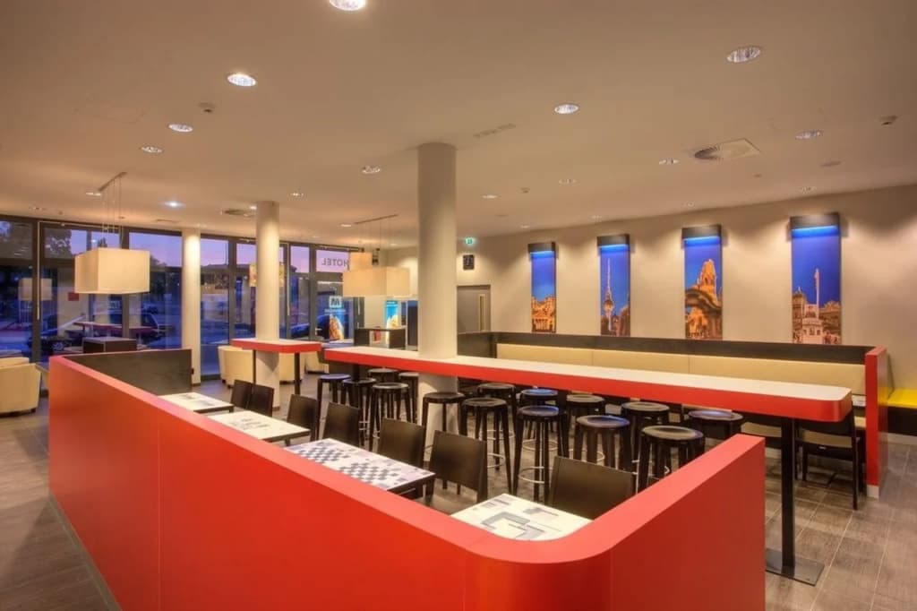 MEININGER Hotel Berlin Hauptbahnhof - photo 19