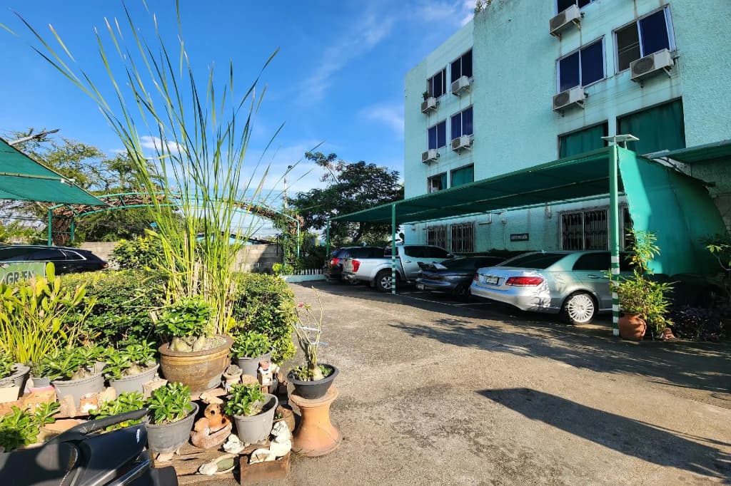 Green Apartment - photo 9