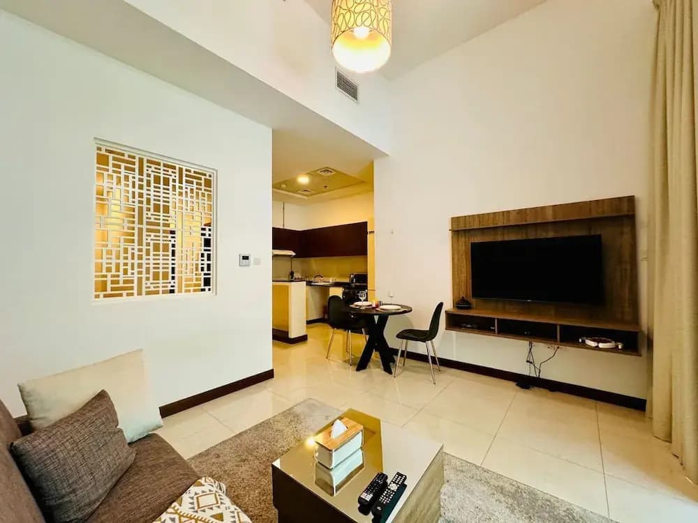 Studio in JVC w Premium Amenities Near Circle Mall - photo 2